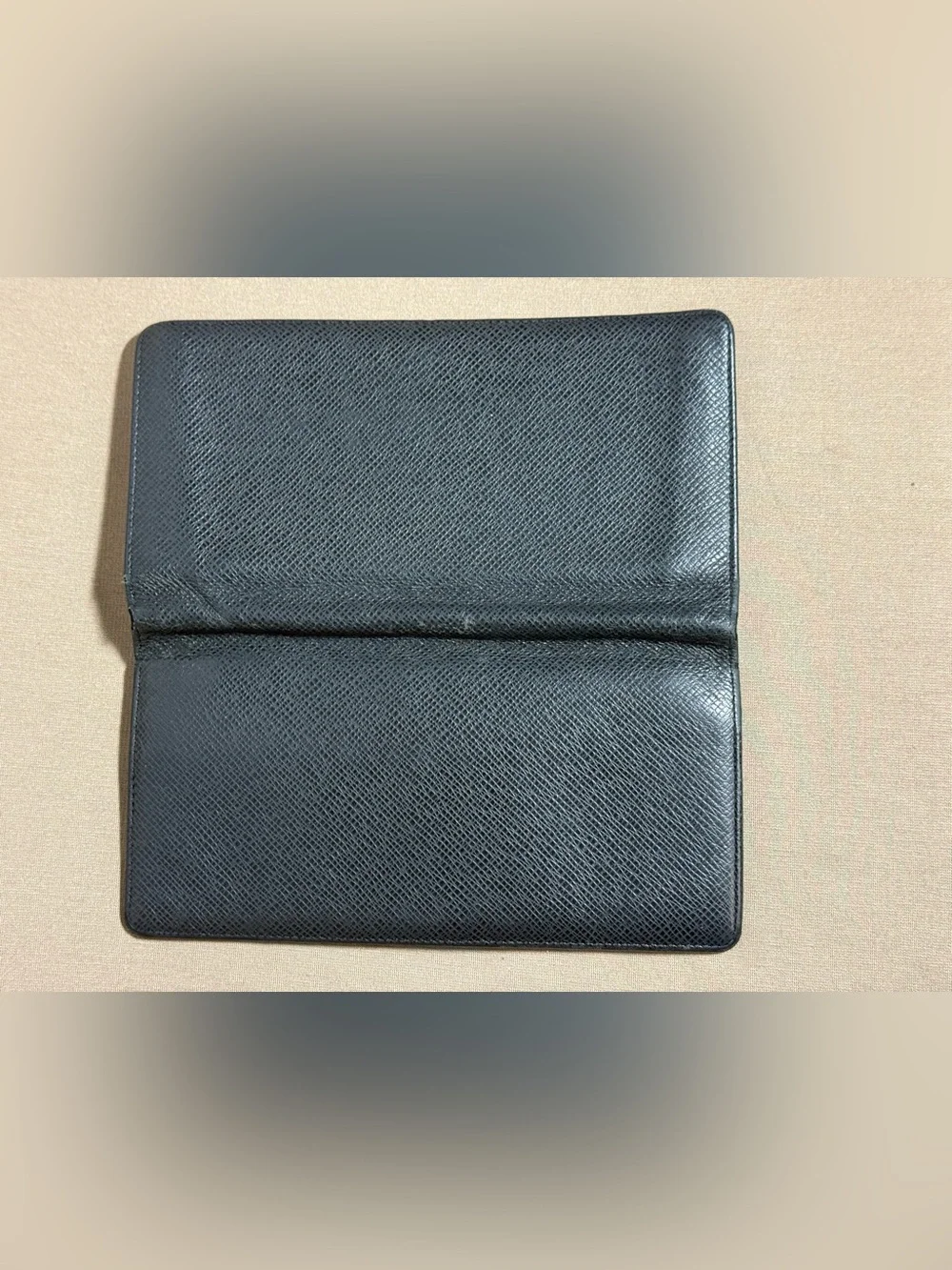 ✨Louis Vuitton✨ Brazza Long Wallet Black Taiga Leather Bifold - Authentic GUC
